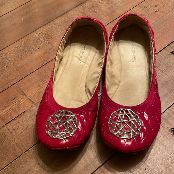 Bandolino red flats - Picture 1 of 2